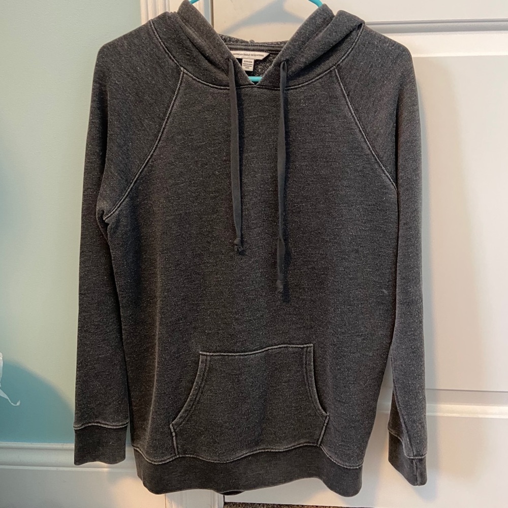 🥰3/10 tops: AE grey hoodie